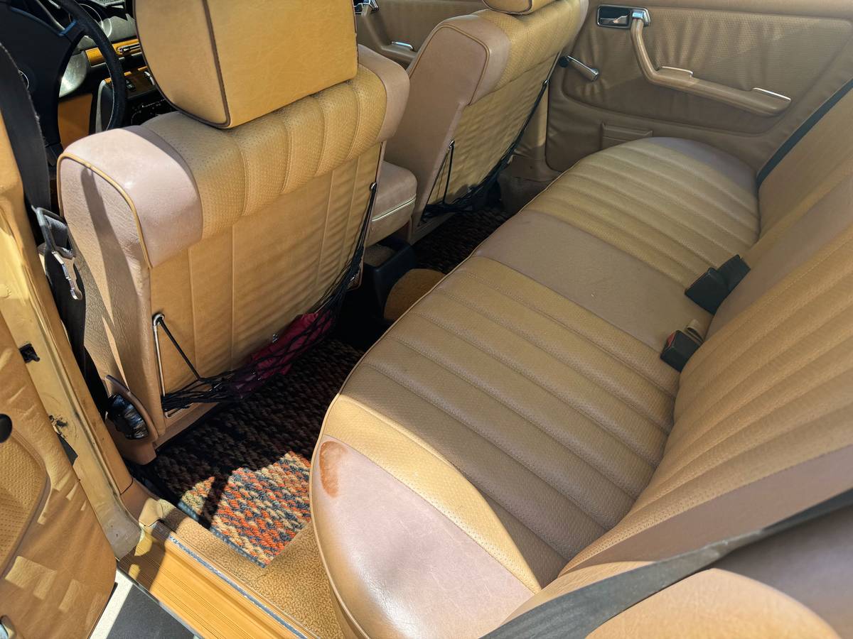 Mercedes-benz-240d-diesel-1982-23