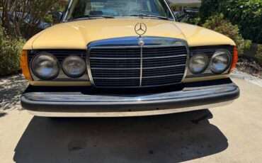 Mercedes-benz-240d-diesel-1982