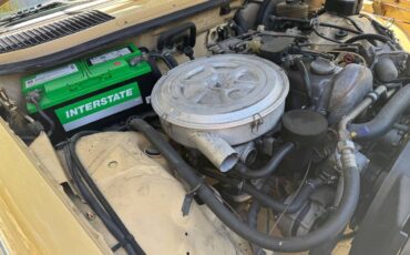 Mercedes-benz-240d-diesel-1982-5