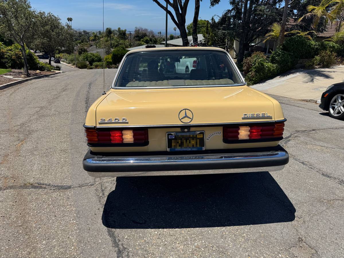 Mercedes-benz-240d-diesel-1982-9