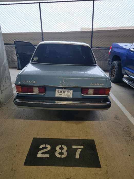 Mercedes-benz-240d-diesel-1982-blue-2