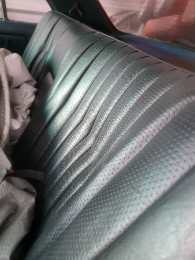 Mercedes-benz-240d-diesel-1982-blue-3