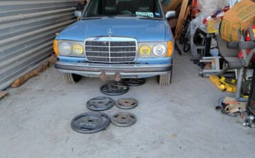 Mercedes-benz-240d-diesel-1982-blue