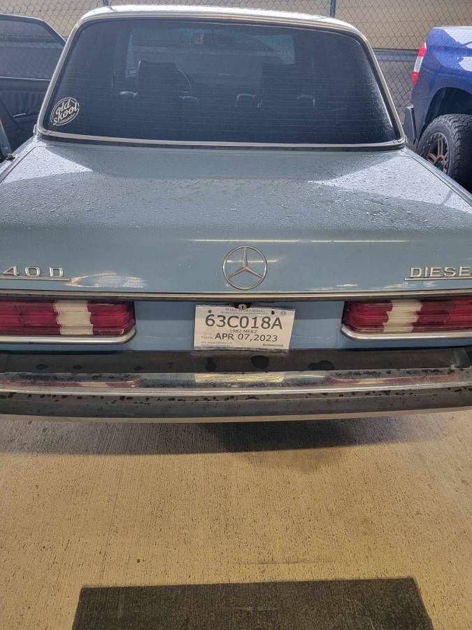 Mercedes-benz-240d-diesel-1982-blue-4