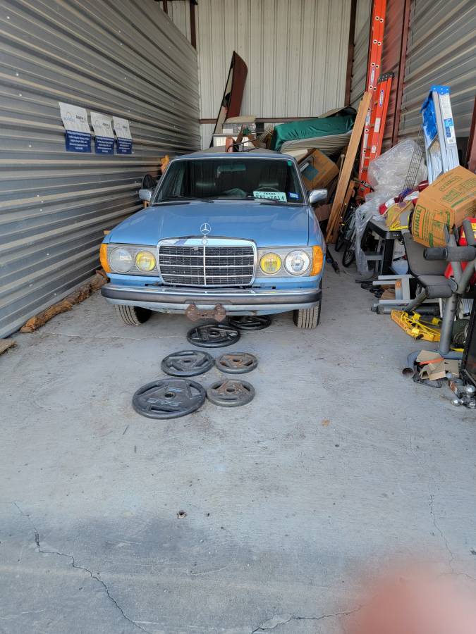 Mercedes-benz-240d-diesel-1982-blue