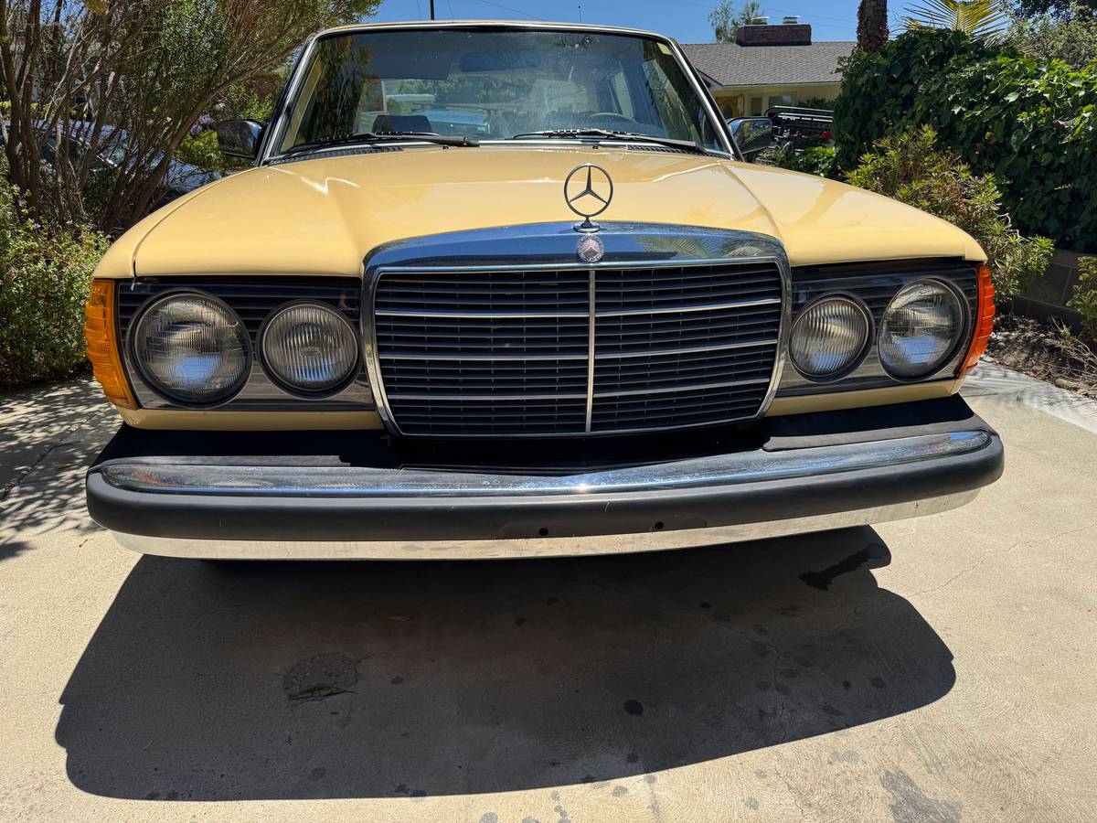 Mercedes-benz-240d-diesel-1982