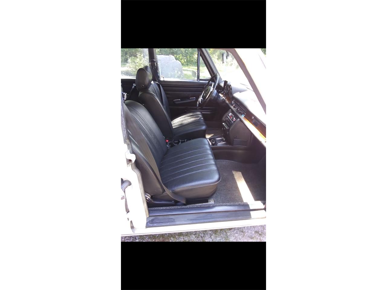 Mercedes-benz-250-1972-white-black-3