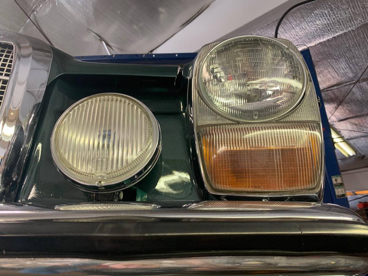 Mercedes-benz-250c-1971-green-4