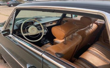 Mercedes-benz-250c-1971-green-5