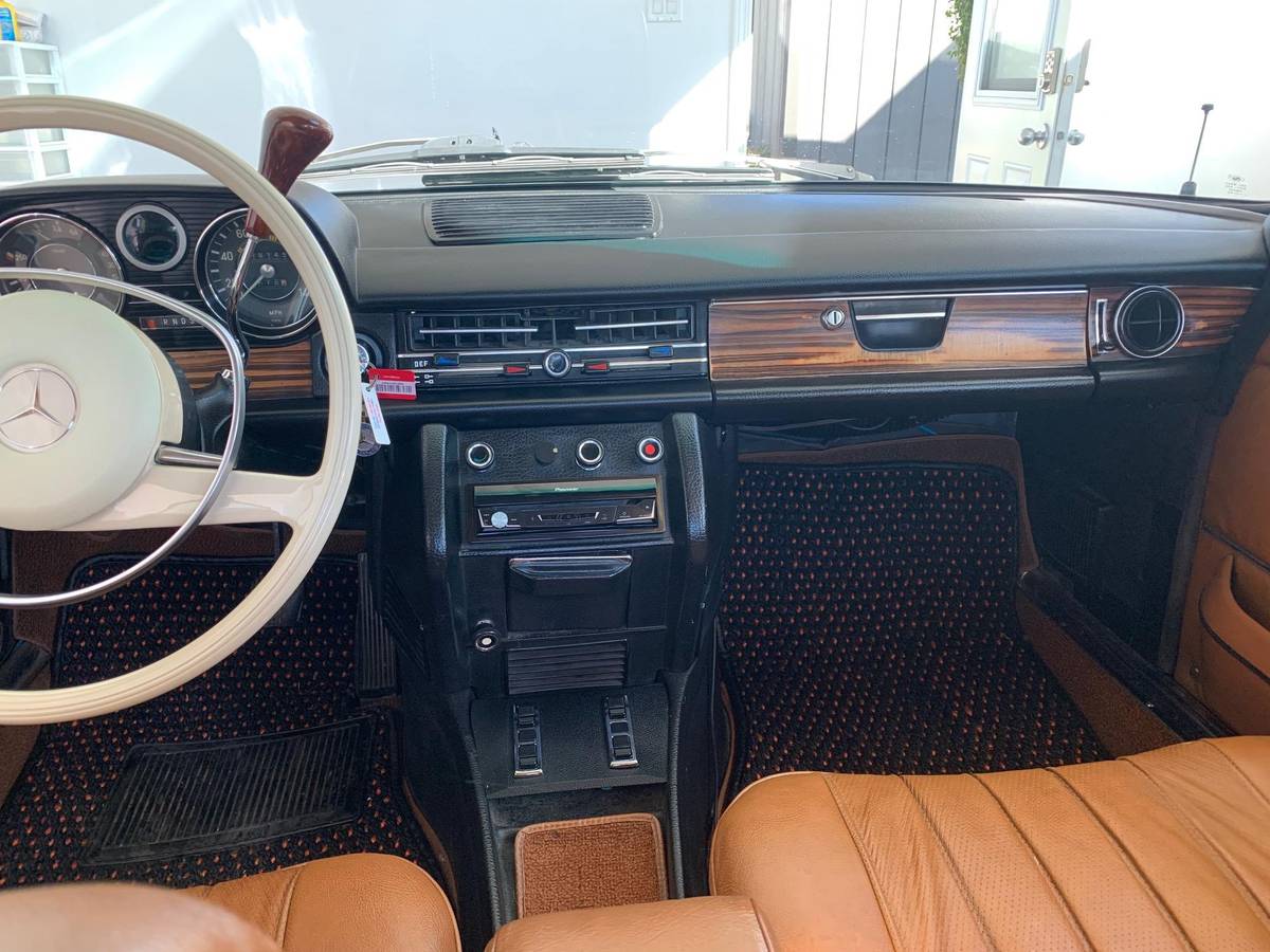 Mercedes-benz-250c-1971-green-8