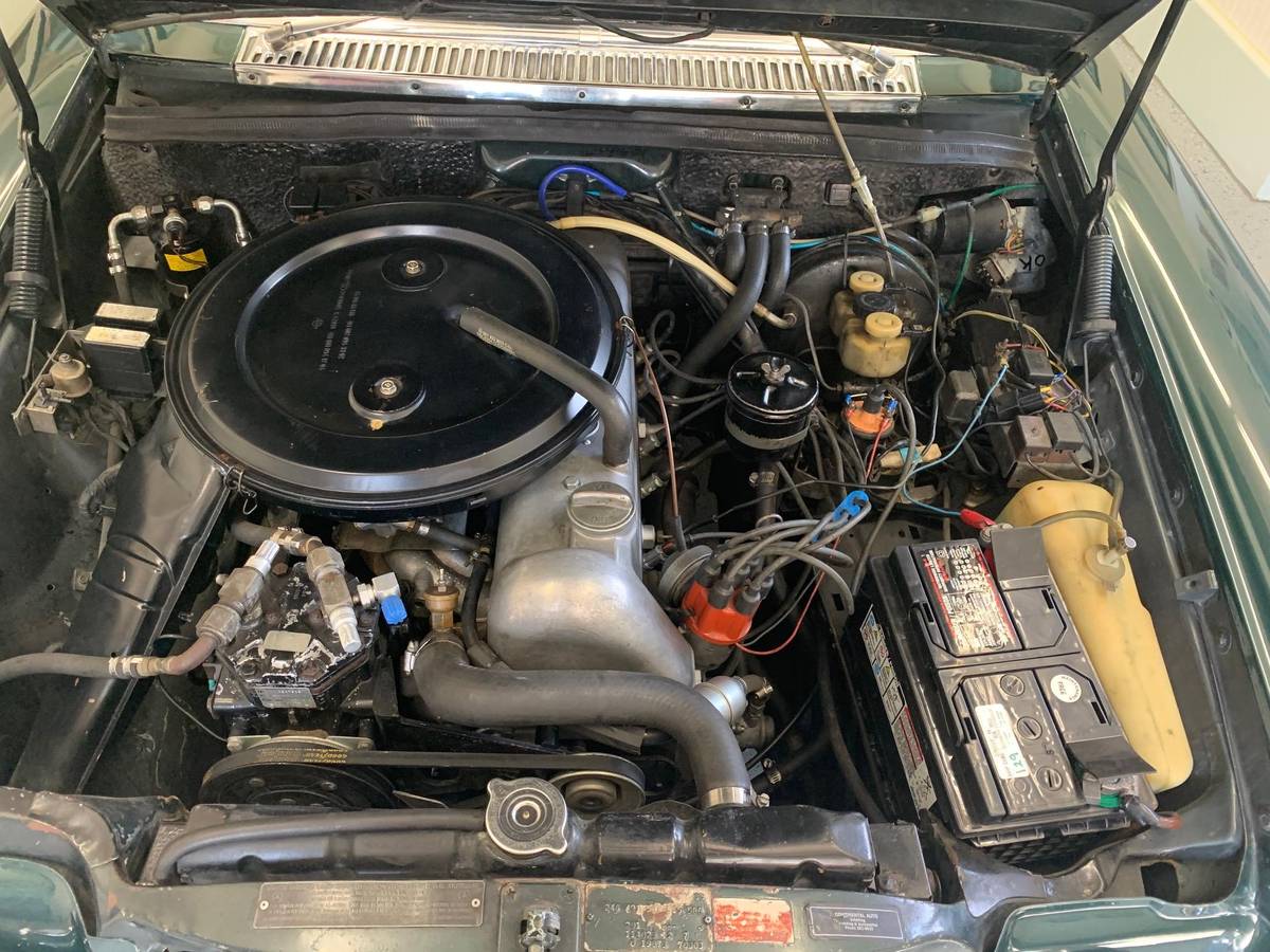 Mercedes-benz-250c-1971-green-9