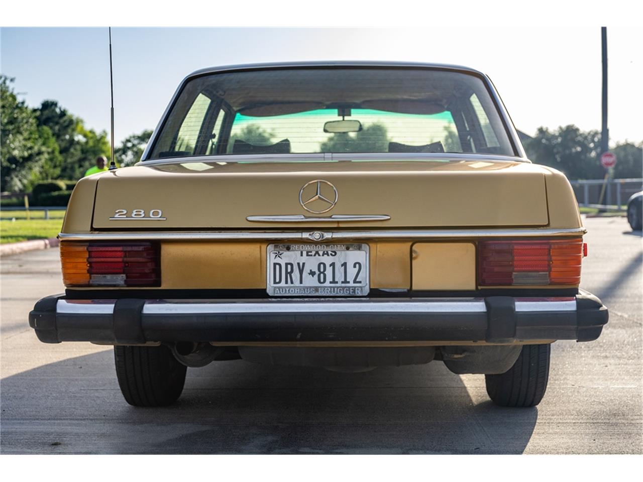 Mercedes-benz-280-1976-Gold-Tan-11
