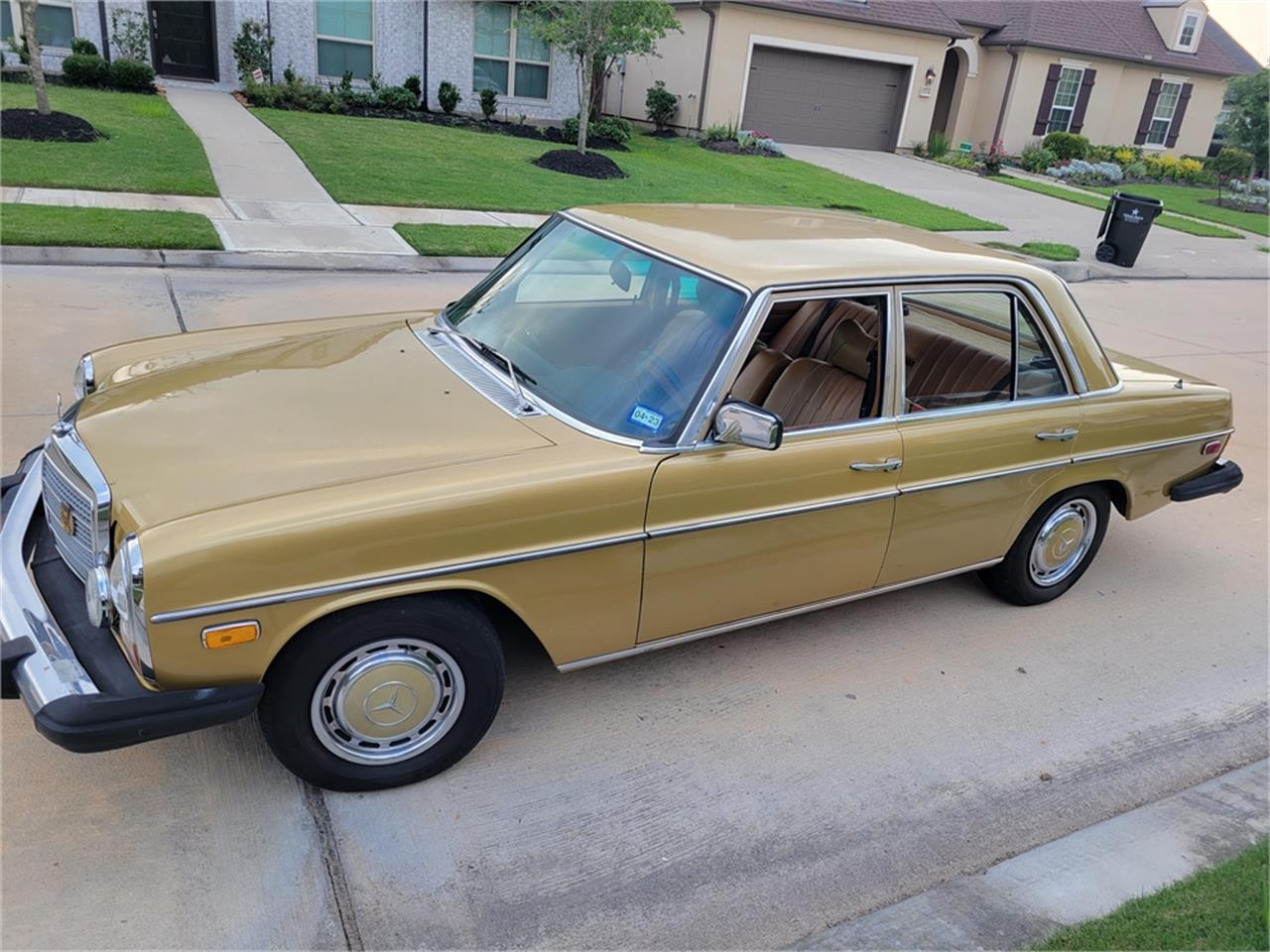 Mercedes-benz-280-1976-Gold-Tan-18