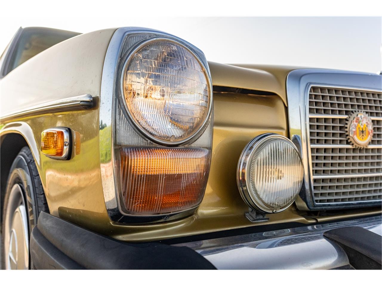 Mercedes-benz-280-1976-Gold-Tan-20