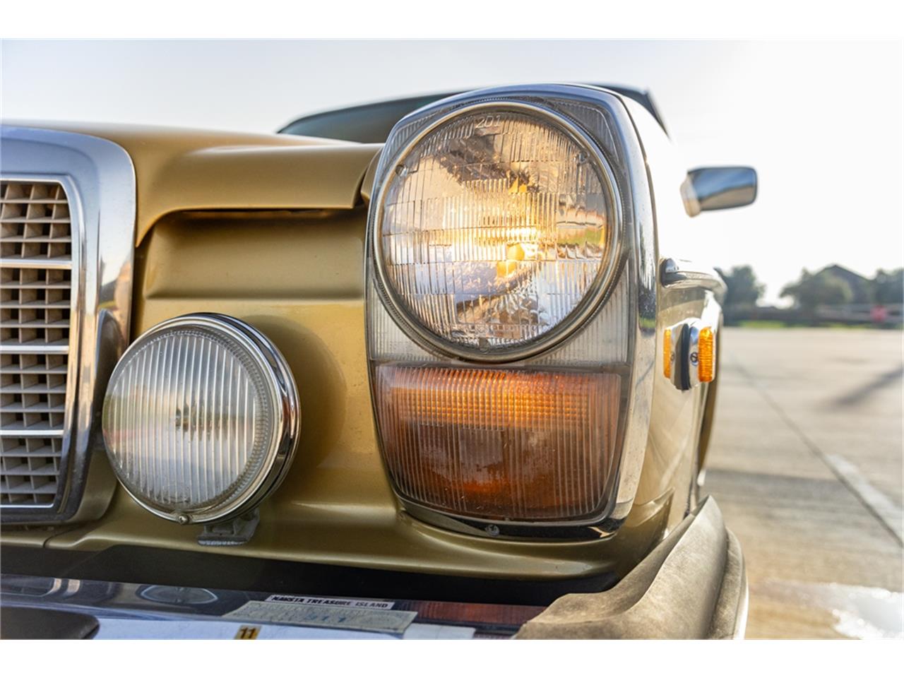 Mercedes-benz-280-1976-Gold-Tan-21