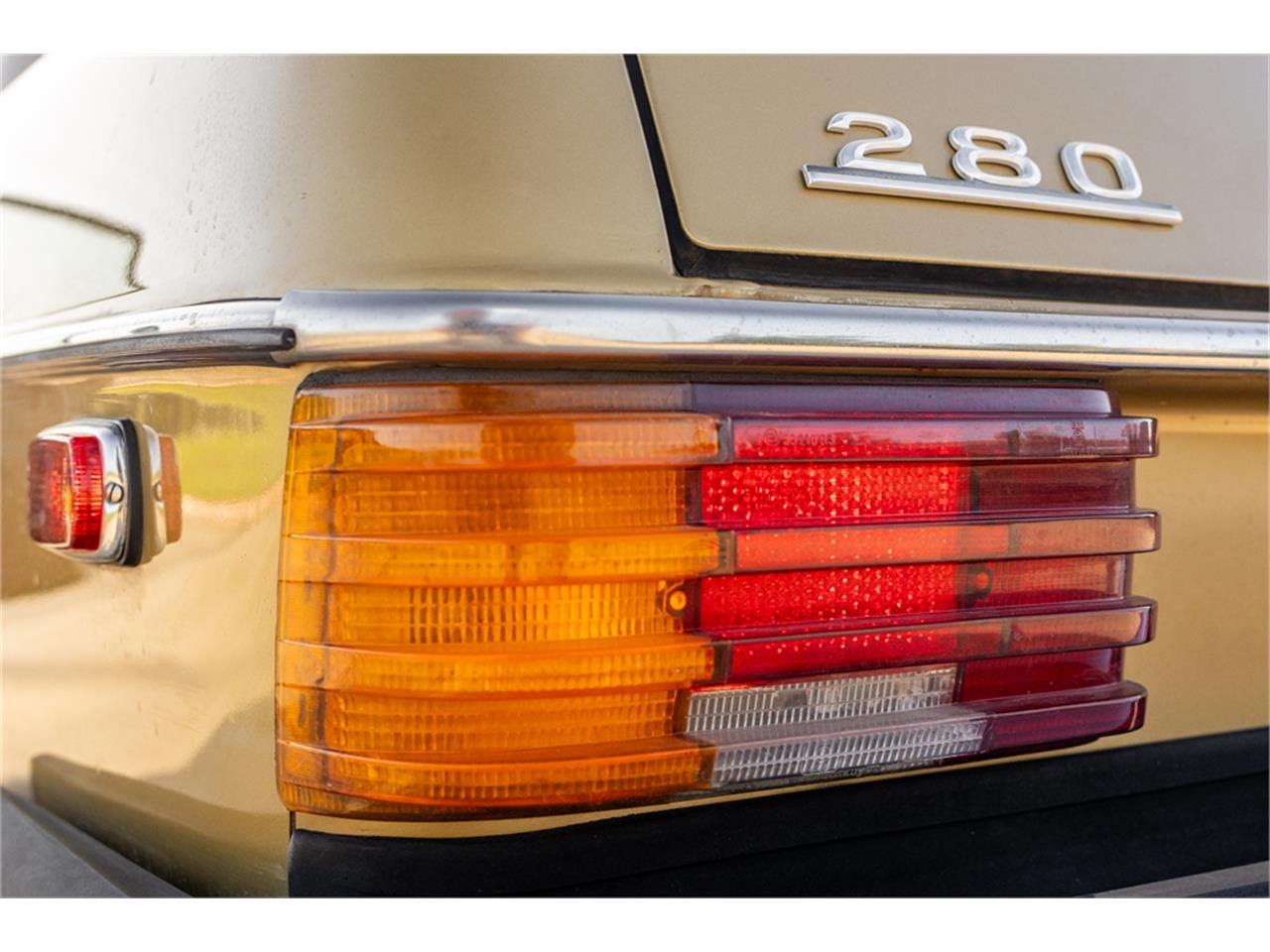 Mercedes-benz-280-1976-Gold-Tan-22