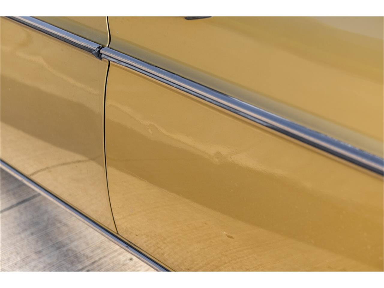Mercedes-benz-280-1976-Gold-Tan-23