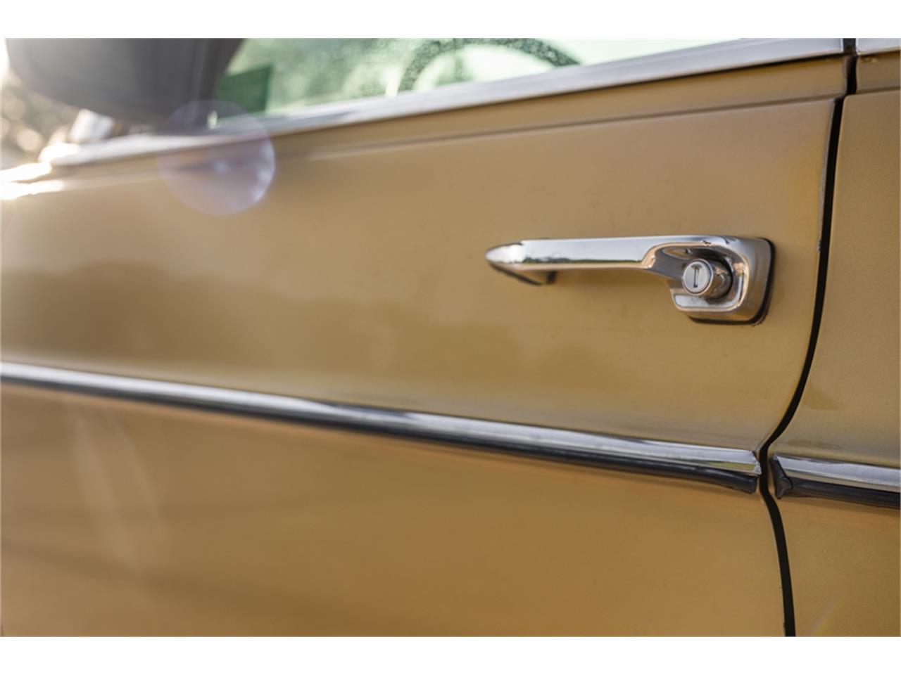 Mercedes-benz-280-1976-Gold-Tan-24