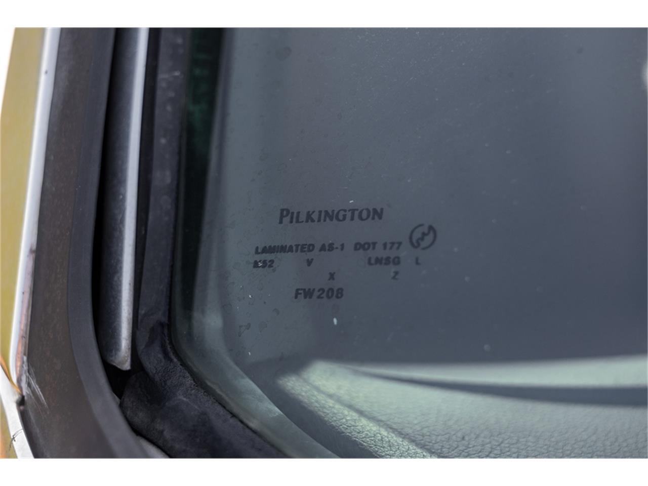 Mercedes-benz-280-1976-Gold-Tan-30