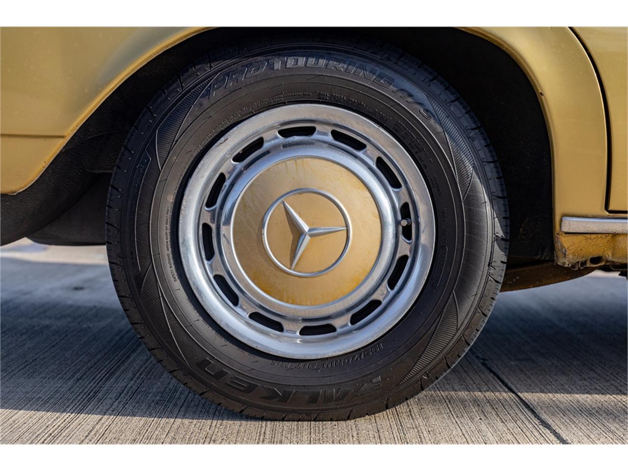 Mercedes-benz-280-1976-Gold-Tan-34