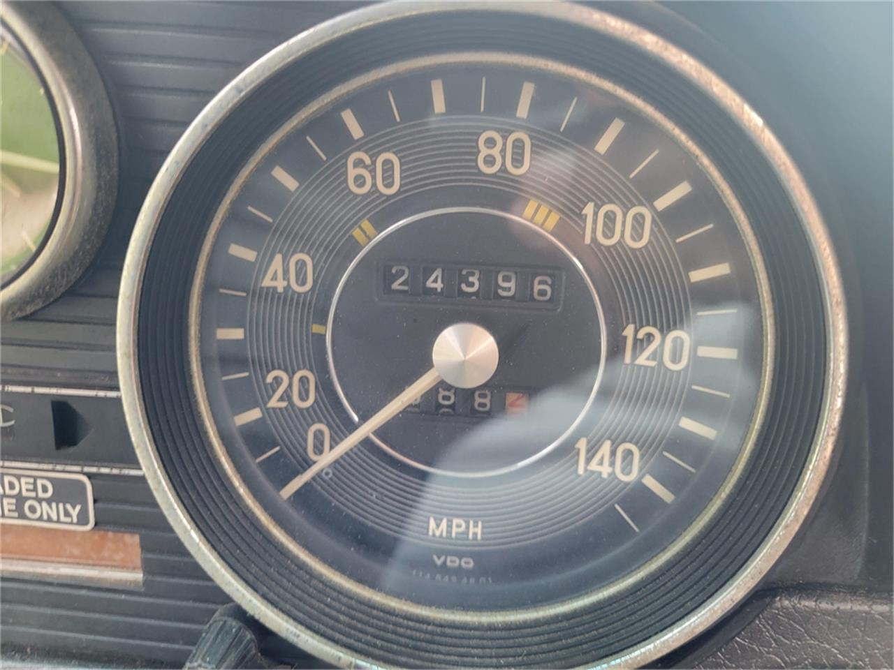 Mercedes-benz-280-1976-Gold-Tan-43