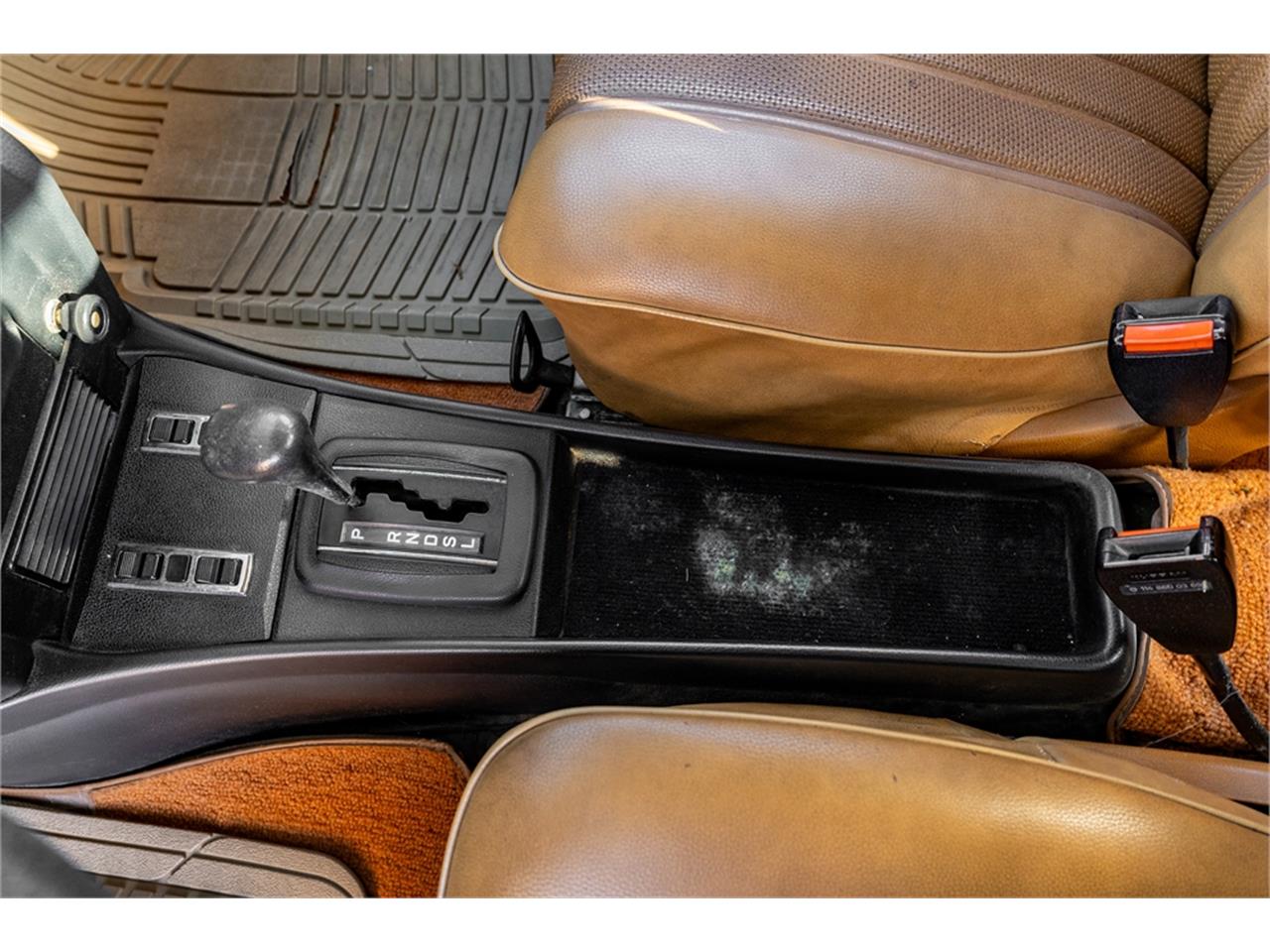 Mercedes-benz-280-1976-Gold-Tan-45