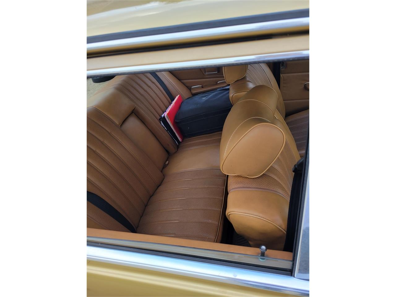 Mercedes-benz-280-1976-Gold-Tan-49