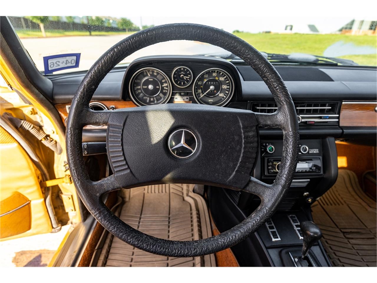 Mercedes-benz-280-1976-Gold-Tan-5