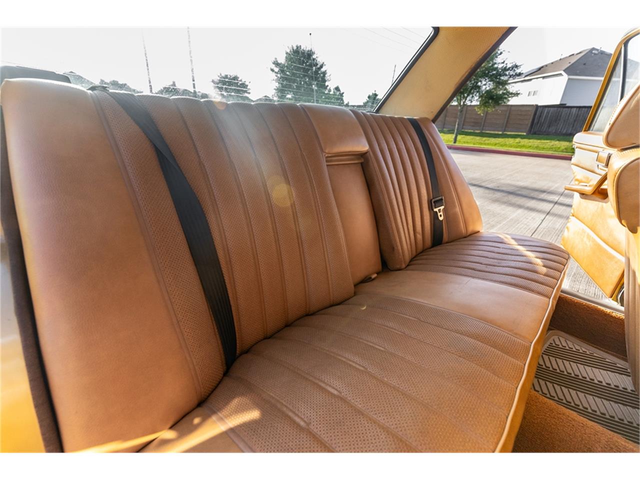 Mercedes-benz-280-1976-Gold-Tan-51