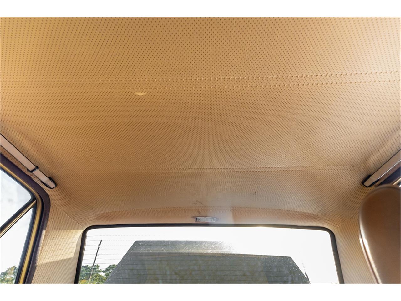Mercedes-benz-280-1976-Gold-Tan-53