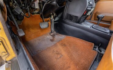 Mercedes-benz-280-1976-Gold-Tan-54
