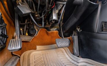 Mercedes-benz-280-1976-Gold-Tan-55