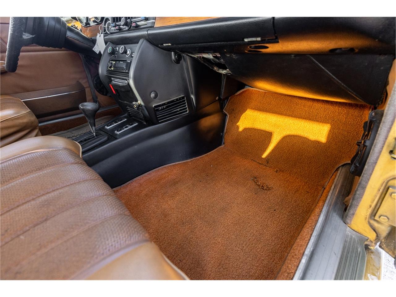 Mercedes-benz-280-1976-Gold-Tan-57