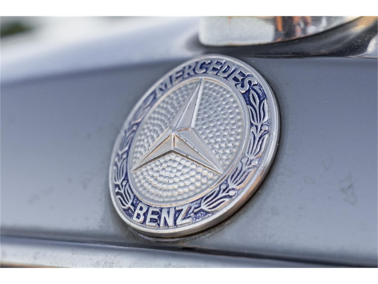 Mercedes-benz-280-1976-Gold-Tan-7