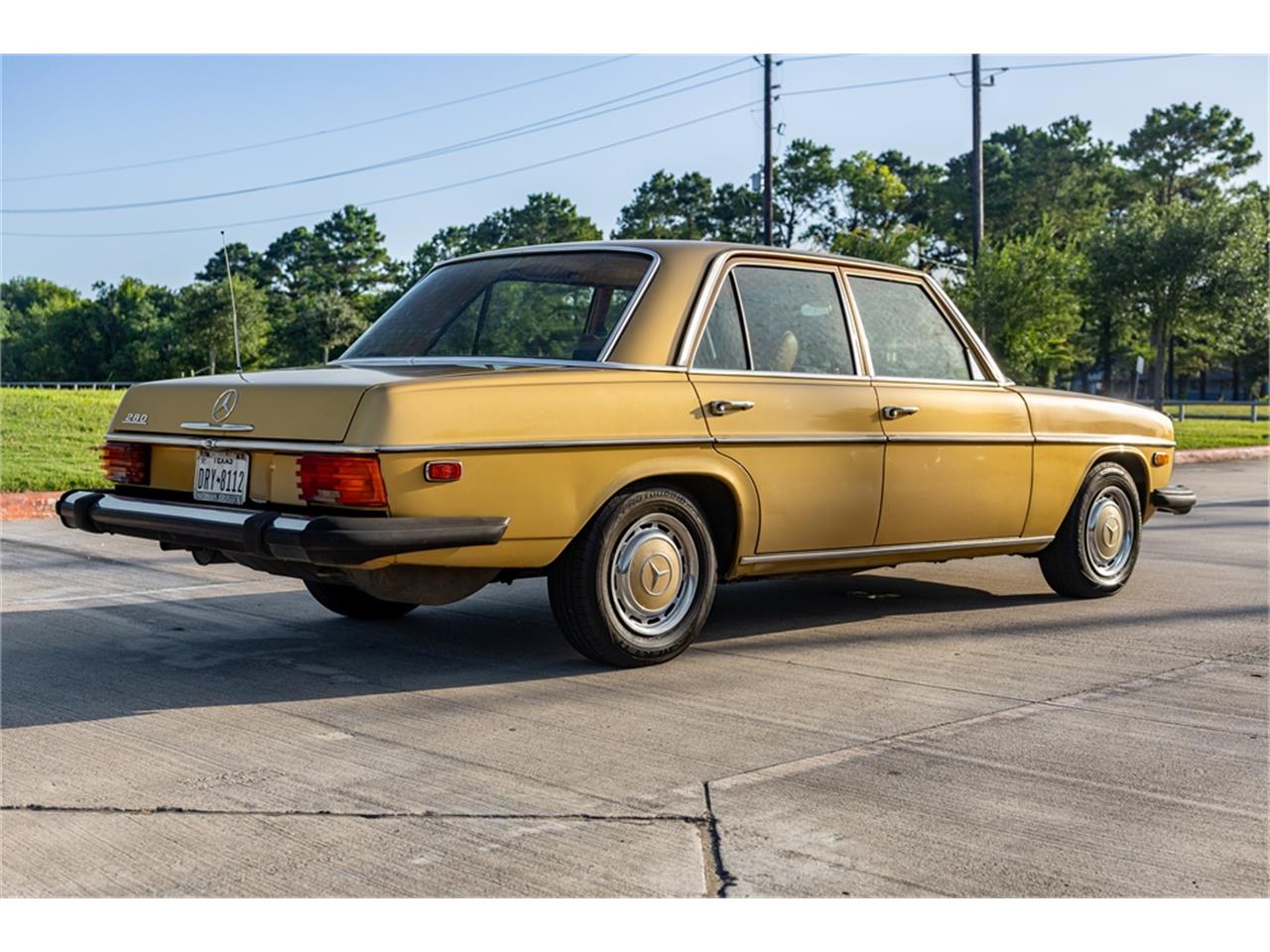 Mercedes-benz-280-1976-Gold-Tan-8