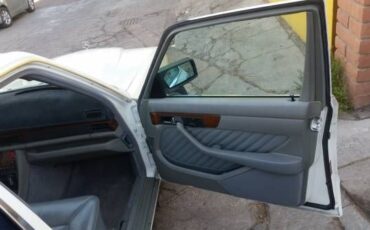 Mercedes-benz-280se-1981-4