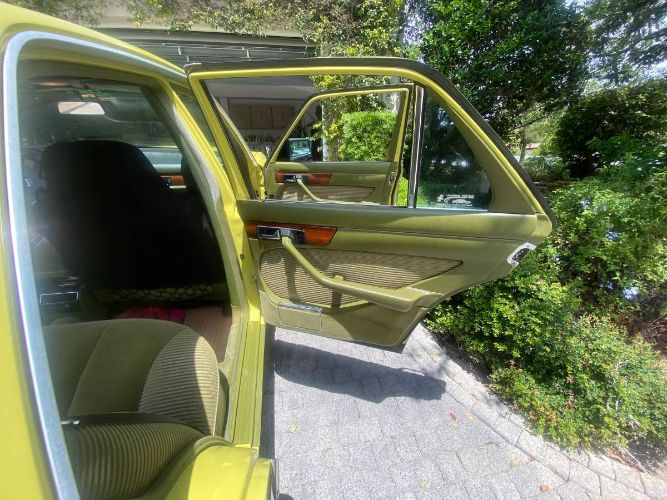 Mercedes-benz-280se-1981-Yellow-11