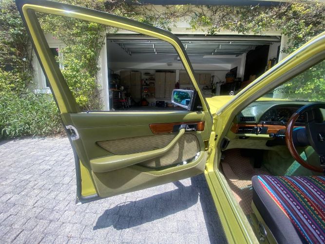 Mercedes-benz-280se-1981-Yellow-13