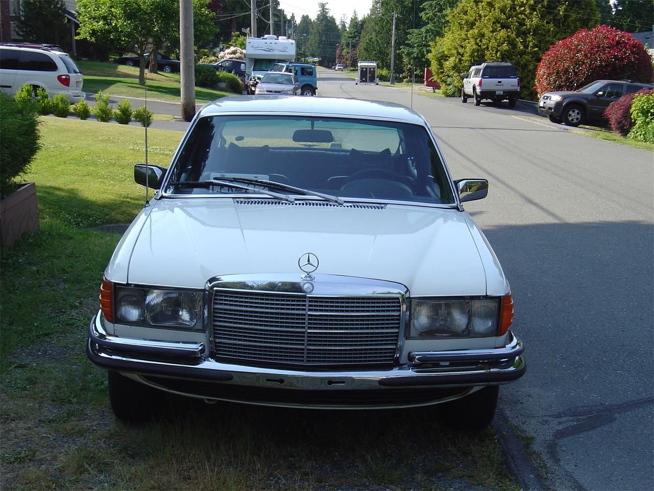 Mercedes-benz-280sel-1973-Pastel-White-Black-1