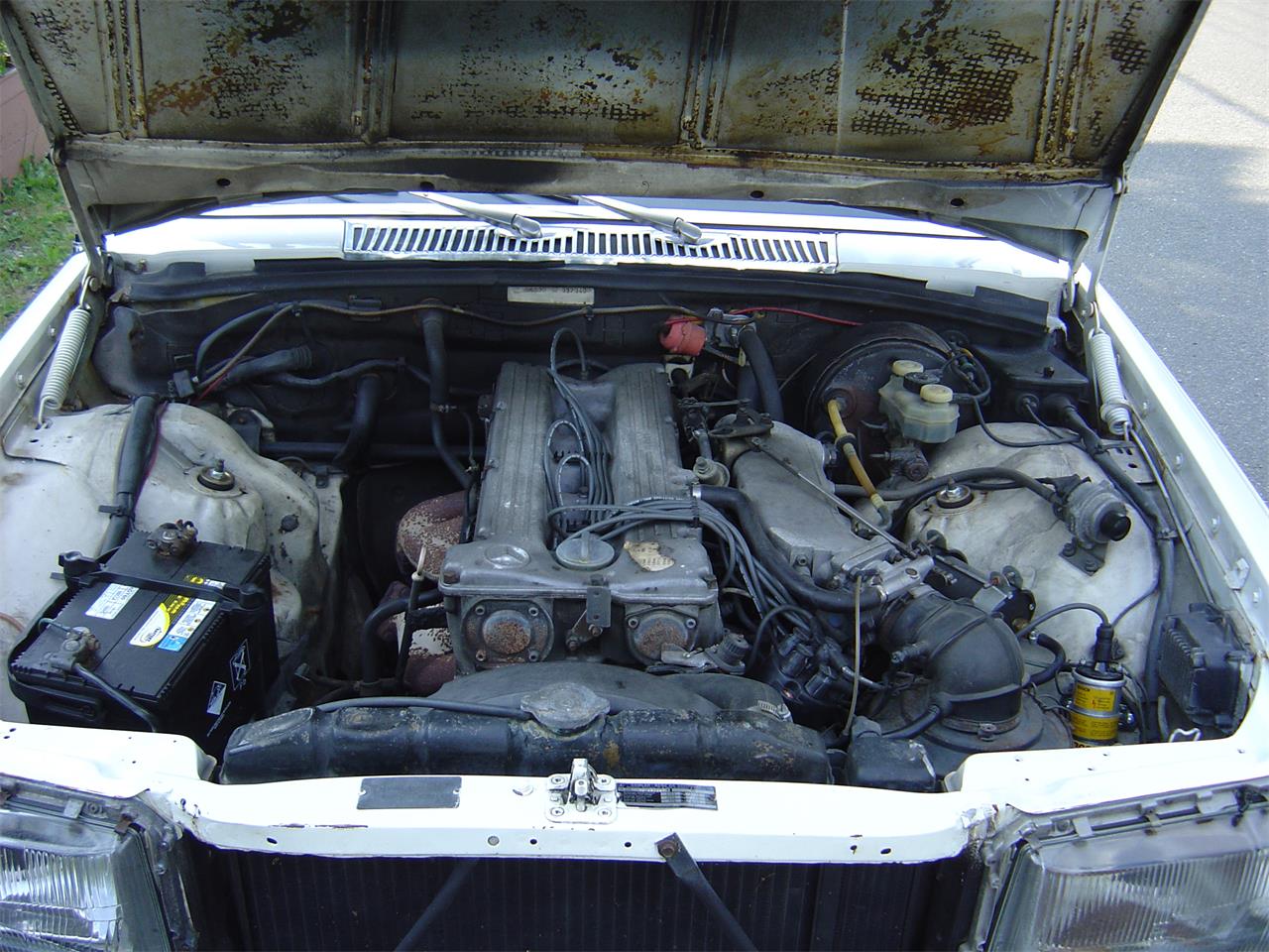 Mercedes-benz-280sel-1973-Pastel-White-Black-12