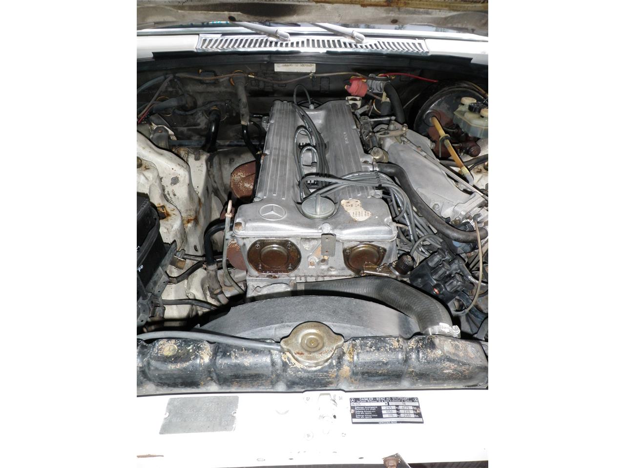 Mercedes-benz-280sel-1973-Pastel-White-Black-17