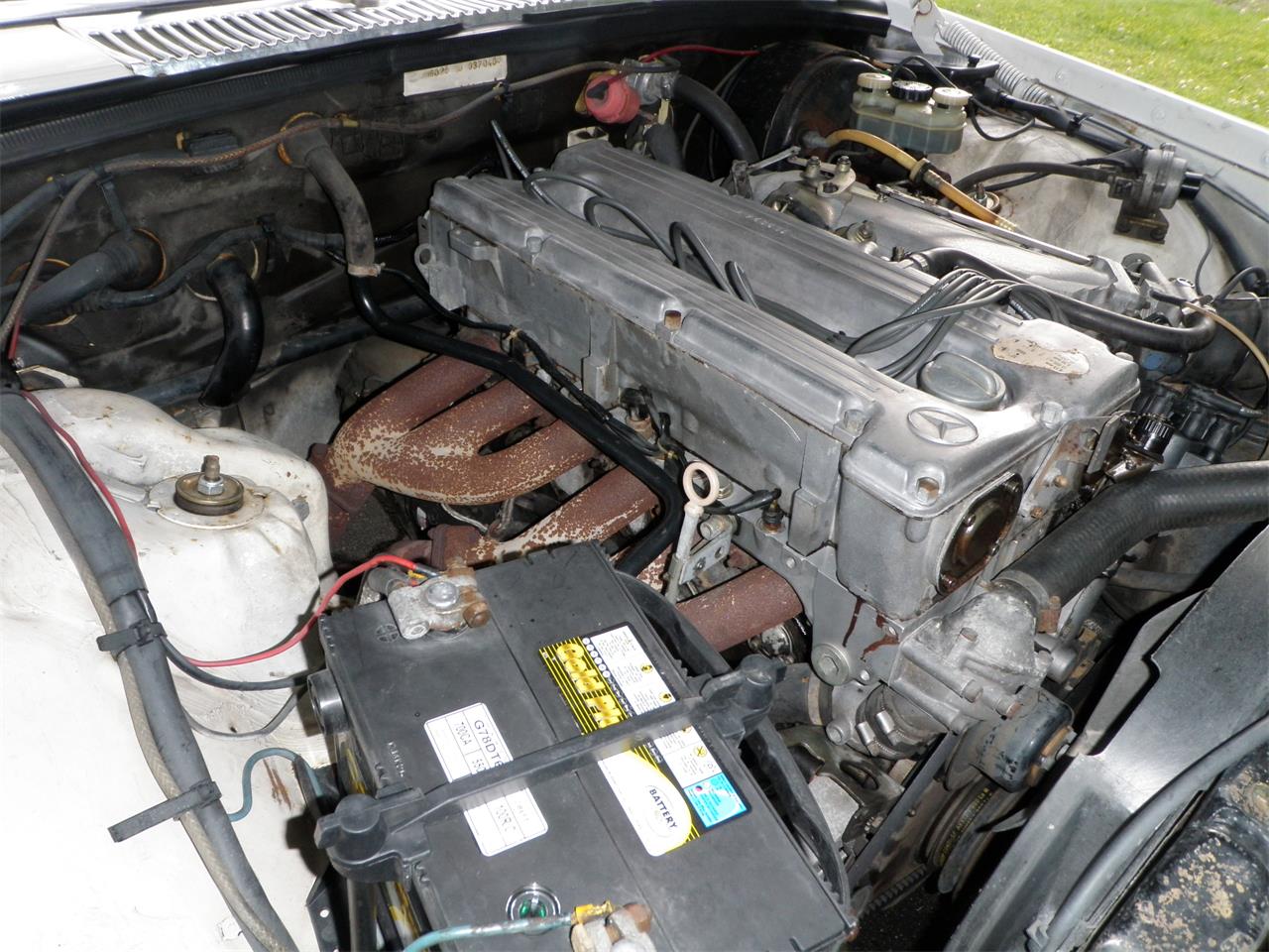Mercedes-benz-280sel-1973-Pastel-White-Black-7