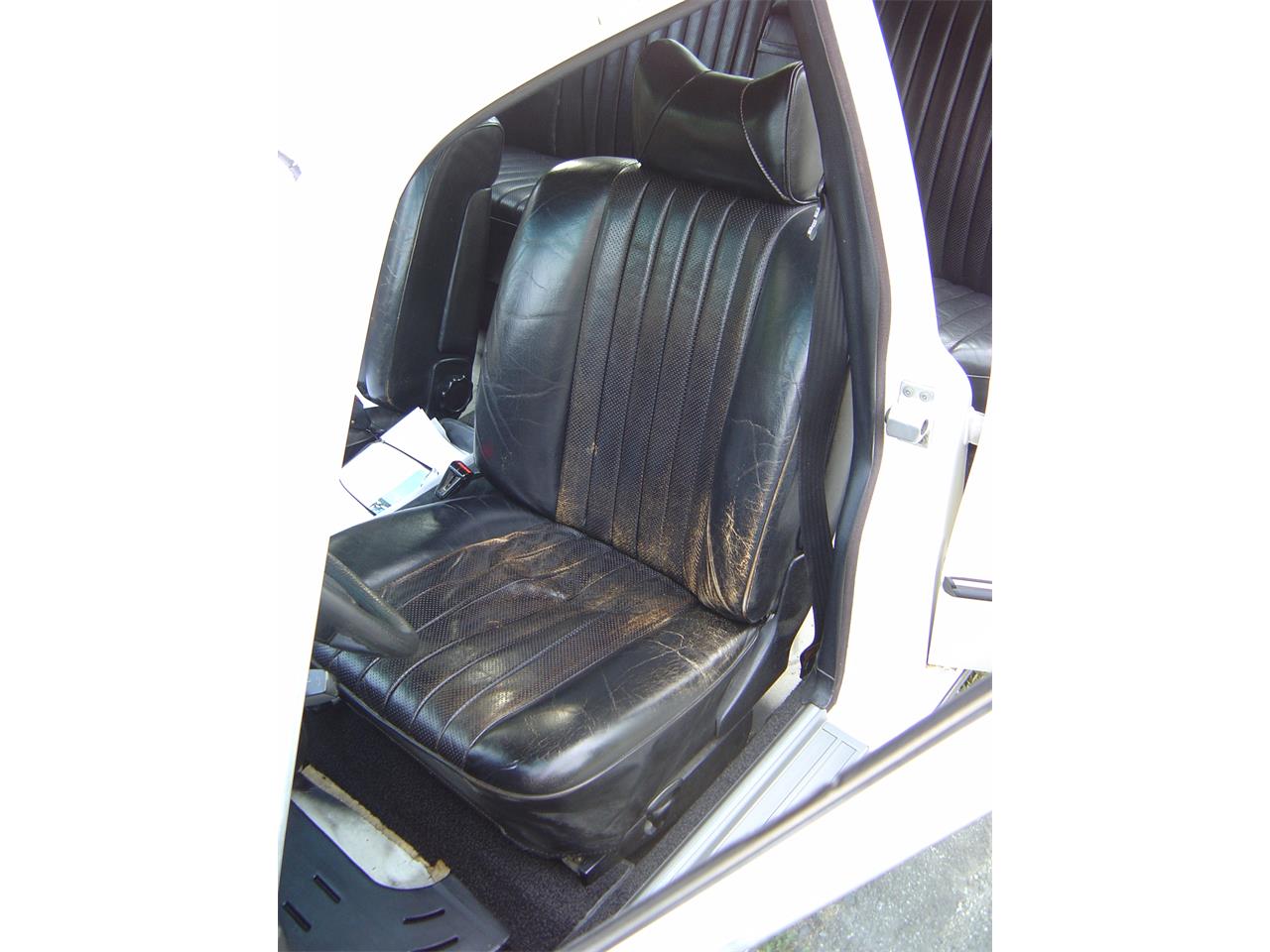 Mercedes-benz-280sel-1973-Pastel-White-Black-9