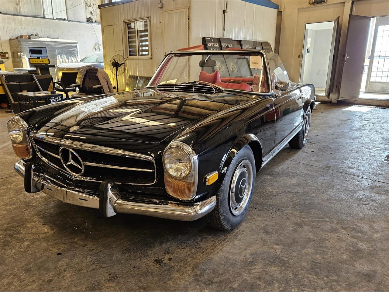 Mercedes-benz-280sl-1970-Black-Classic-Red-1