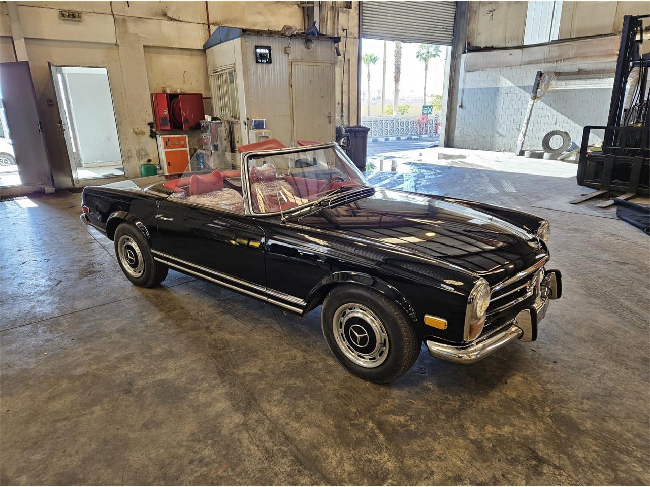 Mercedes-benz-280sl-1970-Black-Classic-Red-10