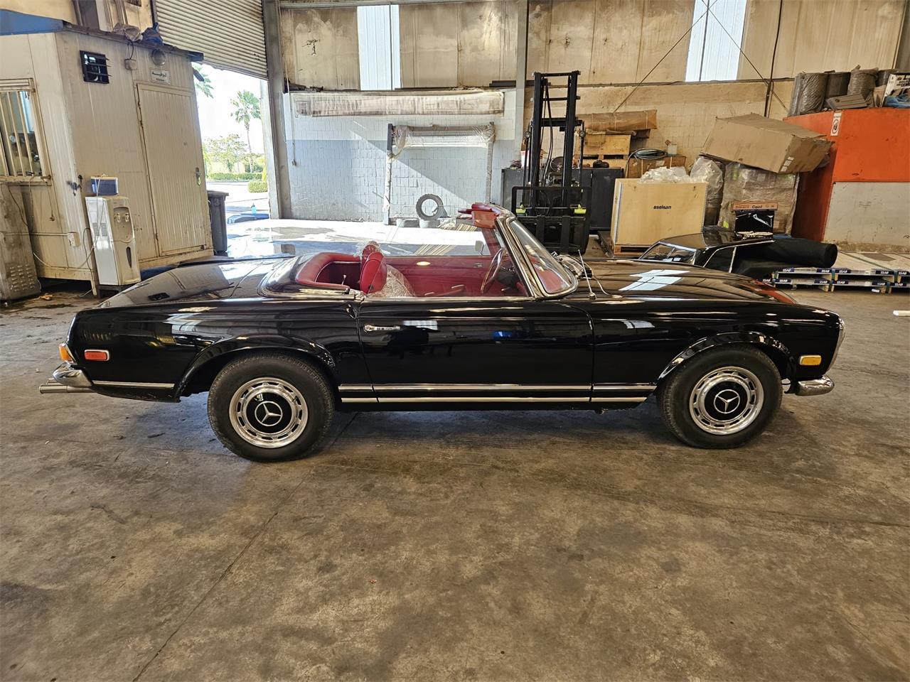 Mercedes-benz-280sl-1970-Black-Classic-Red-11