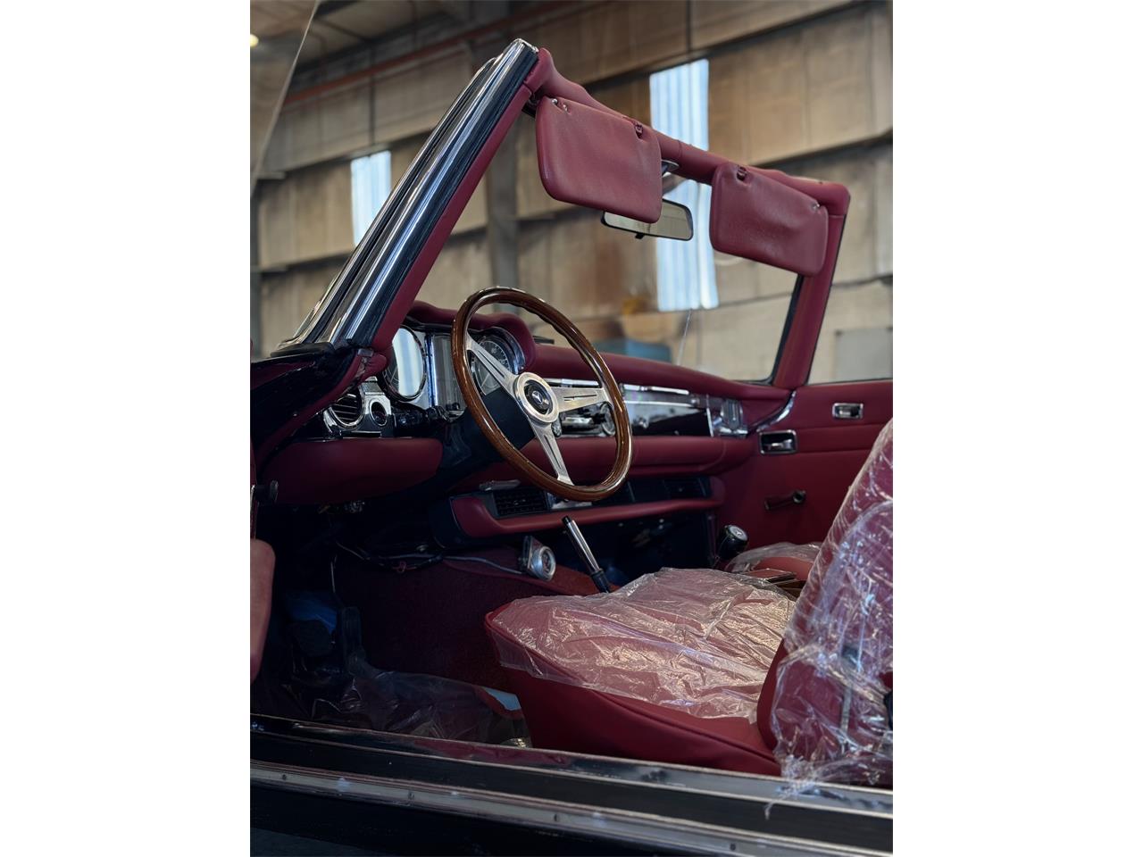 Mercedes-benz-280sl-1970-Black-Classic-Red-13