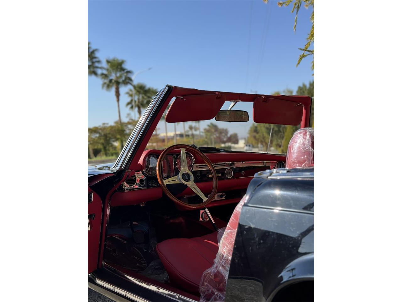Mercedes-benz-280sl-1970-Black-Classic-Red-24