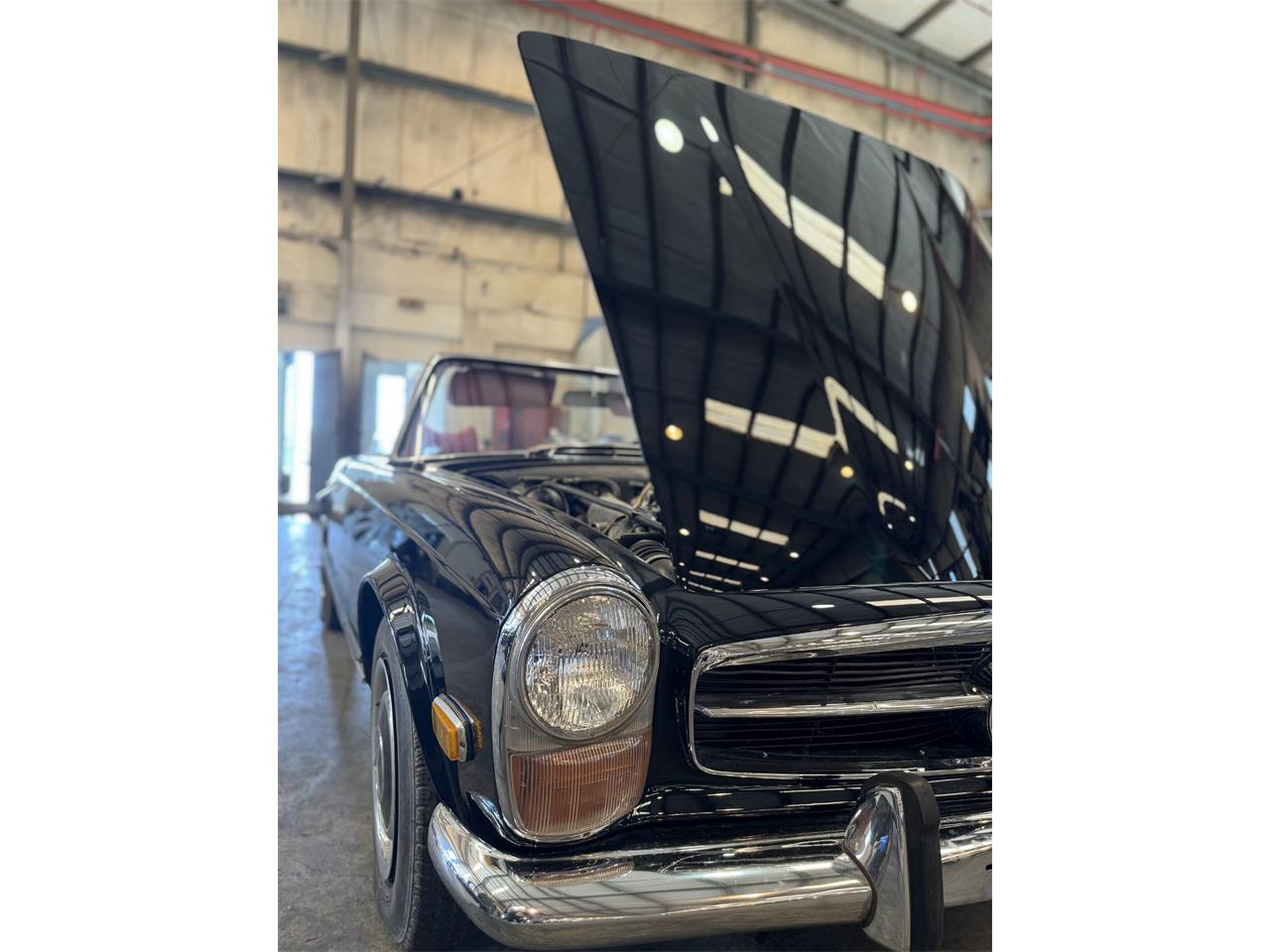 Mercedes-benz-280sl-1970-Black-Classic-Red-33