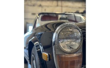 Mercedes-benz-280sl-1970-Black-Classic-Red-37